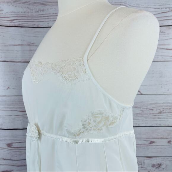 Madison Intimates off white negligee lace petals - Picture 7 of 13